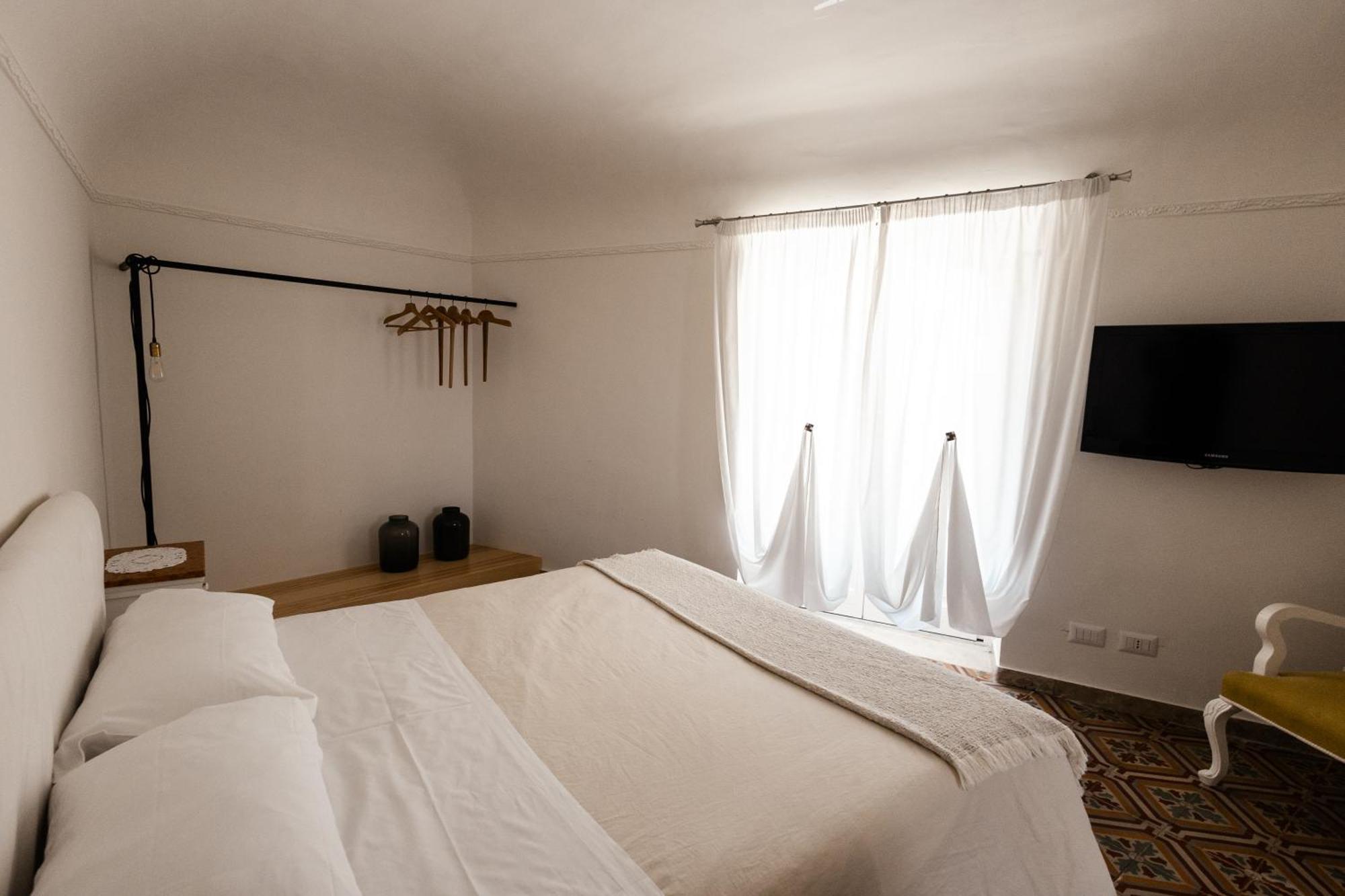 Couette-café Bianko Ecochic & L'angolo Di Levante 3*